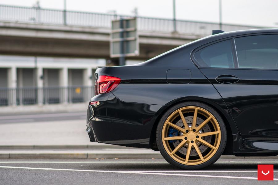 Детали экстерьера BMW M5 on Vossen Wheels (VFS1) 2017 года  (фото 25 из 29)